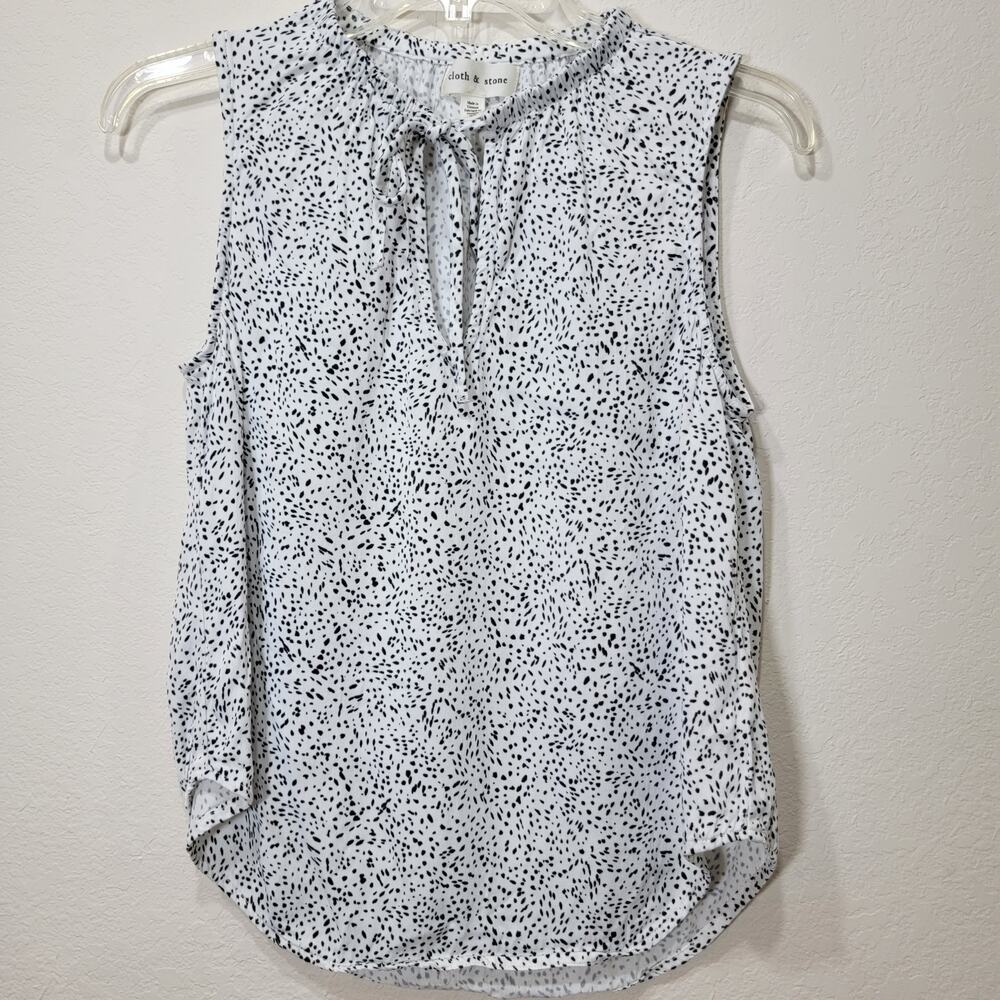 Cloth & Stone Top XS Anthropologie Spots Dots White Black Sleeveless Bow